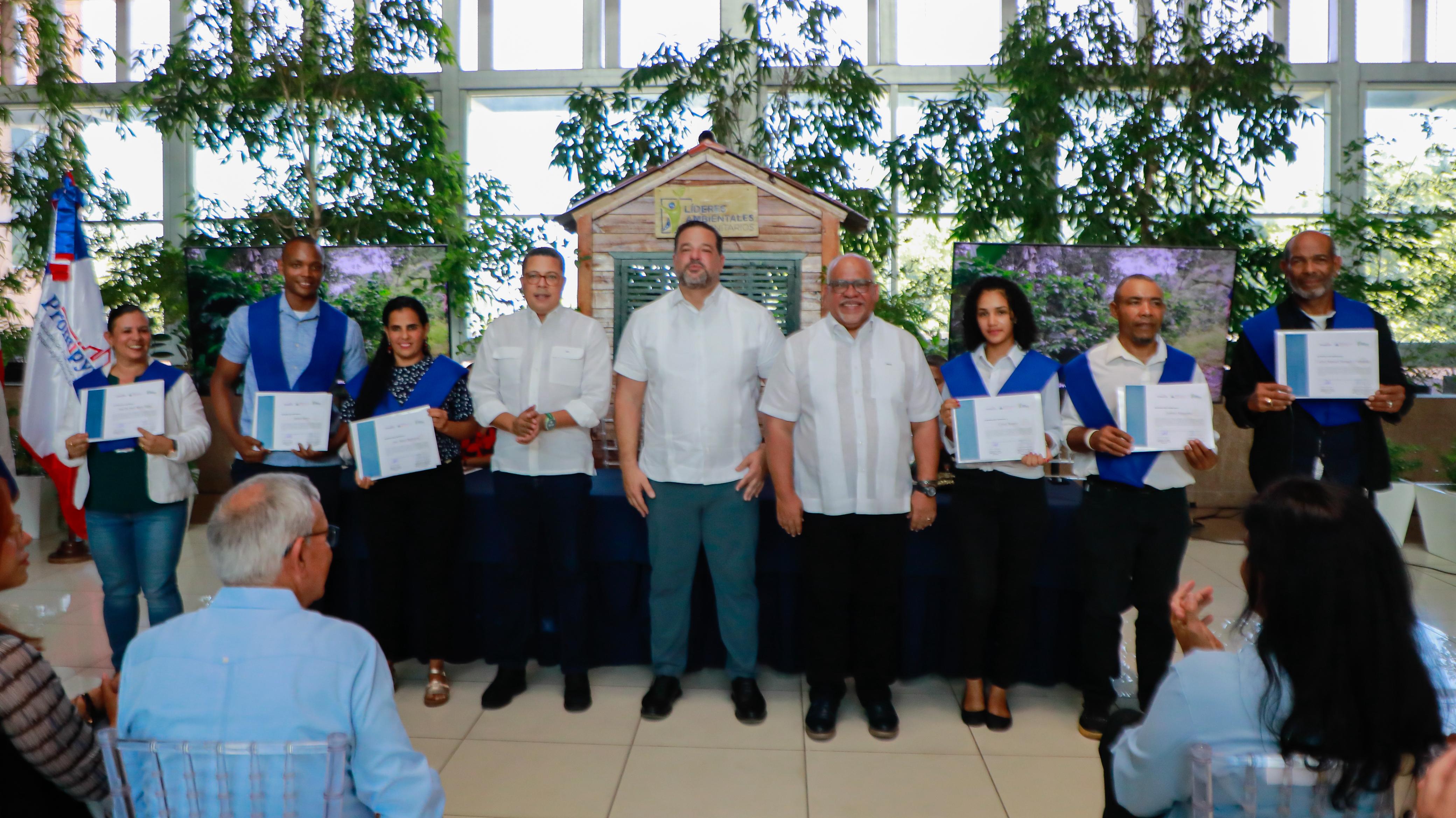 Director Participa En Actividad Lideres Comunitario